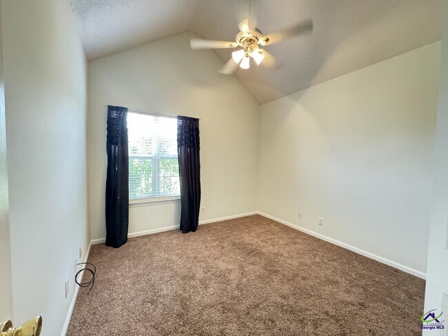 Building Photo - 104 Myles Ln