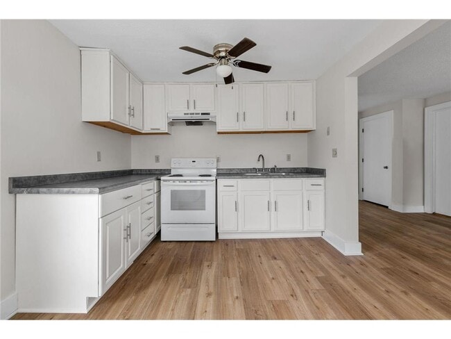 Building Photo - 2610 Dupont Ave S