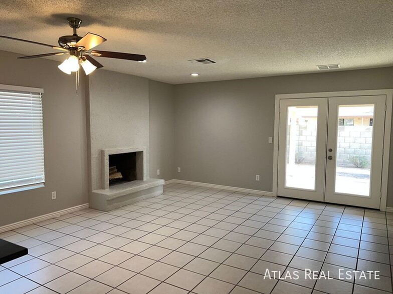 Building Photo - 4145 W Bluefield Ave