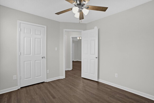 Building Photo - 1676 Joy Cir