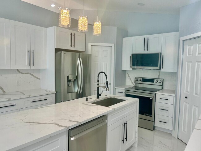 Building Photo - 3933 SW Kakopo St