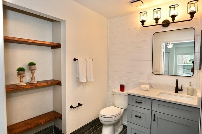 Building Photo - 895 Normandy Trace Rd