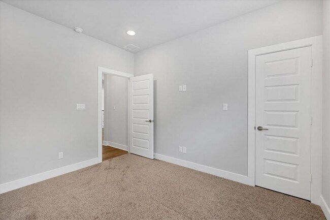 Building Photo - 1400 Mulberry Oak Ln