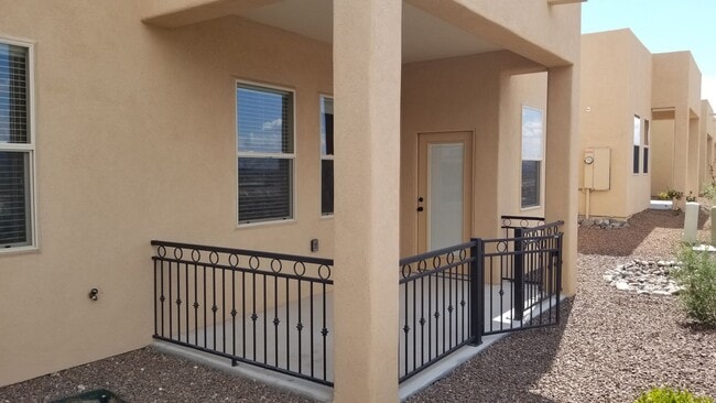 Building Photo - 4071 N Sommerset Ave