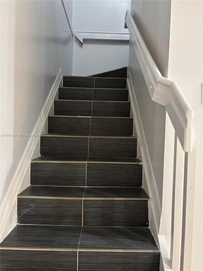 Building Photo - 2907 SE 15th Terrace