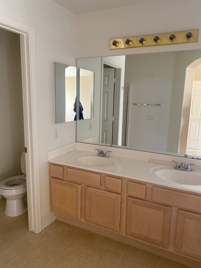 Building Photo - 3 bed / 3 bath w/Pool on Large Lot in Glen...