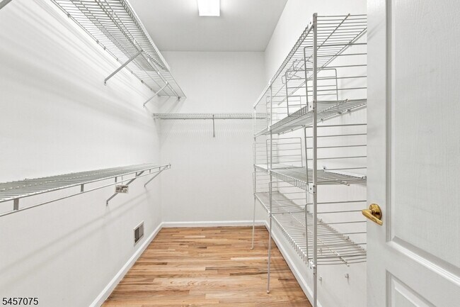 Building Photo - 907 Colonia Rd