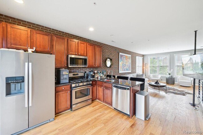 Building Photo - 537 Lewis St