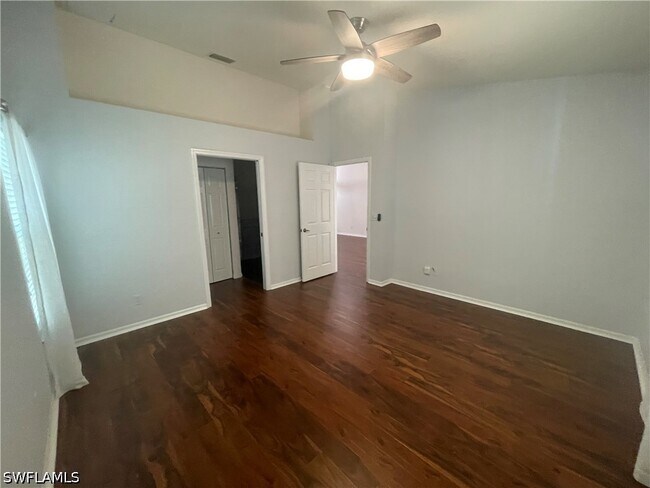 Building Photo - 5708 Greenwood Cir