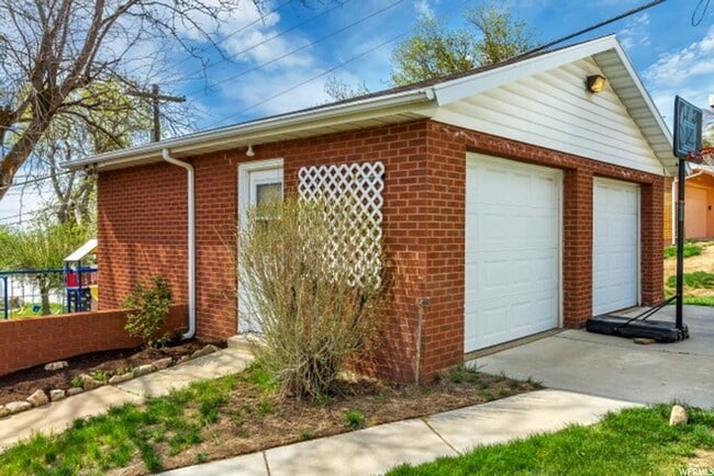 Building Photo - Charming 4BR House in Bountiful