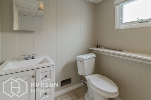 Building Photo - 113 Viking Pl