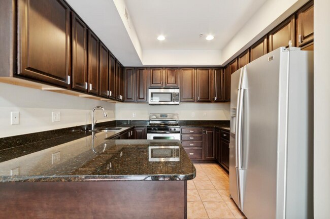 Building Photo - 426 W Laurel Ave