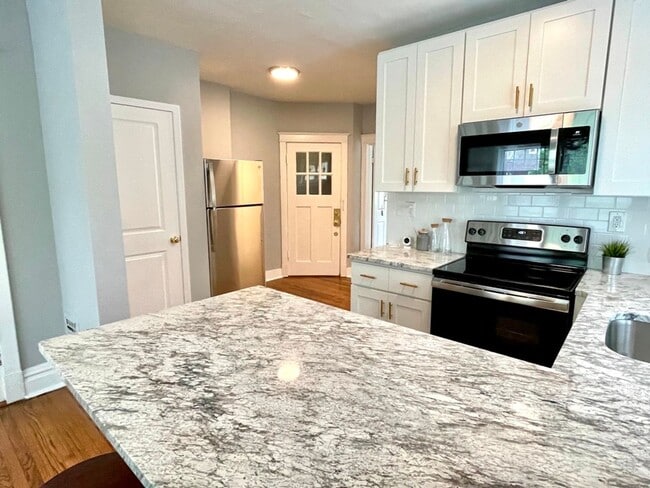 Building Photo - 4560 Flad Ave