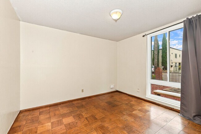 Building Photo - 2727 McGee Ave