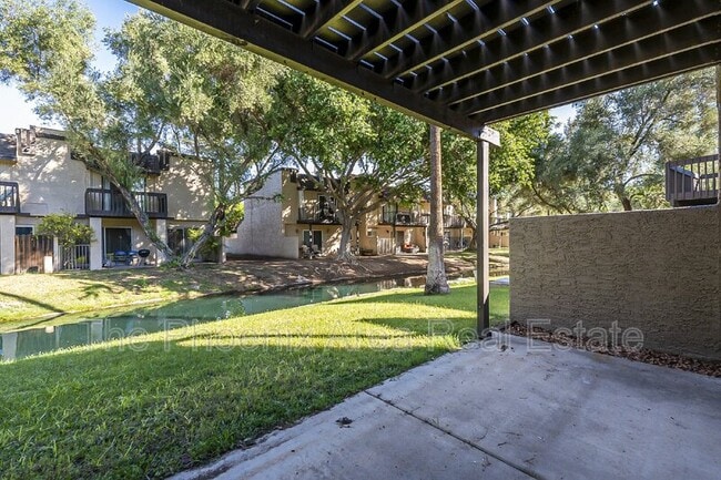 Building Photo - 2232 W Lindner Ave