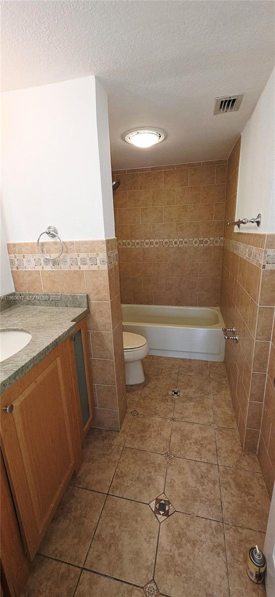 Building Photo - 10425 SW 112th Ave