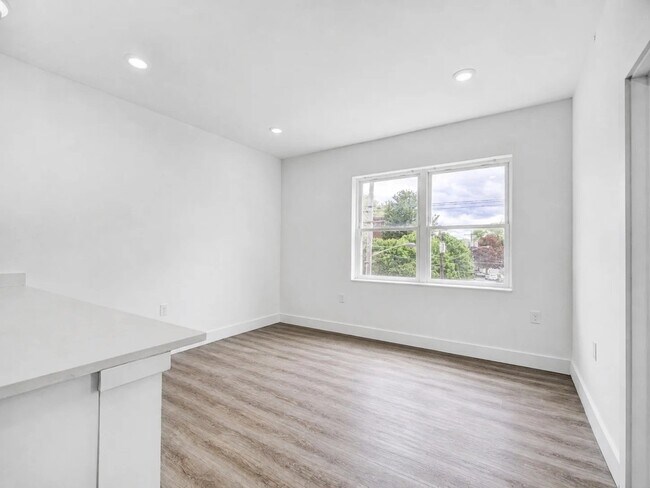 Building Photo - 1127 Stuyvesant Ave.