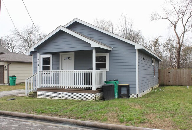 Primary Photo - 1213 Bookertee St