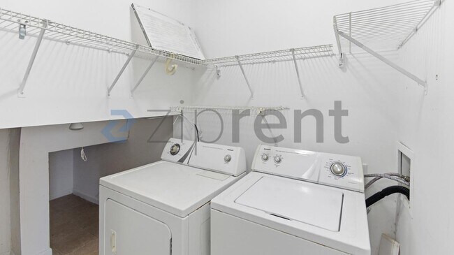Building Photo - 1021 Smoke Tree Ln