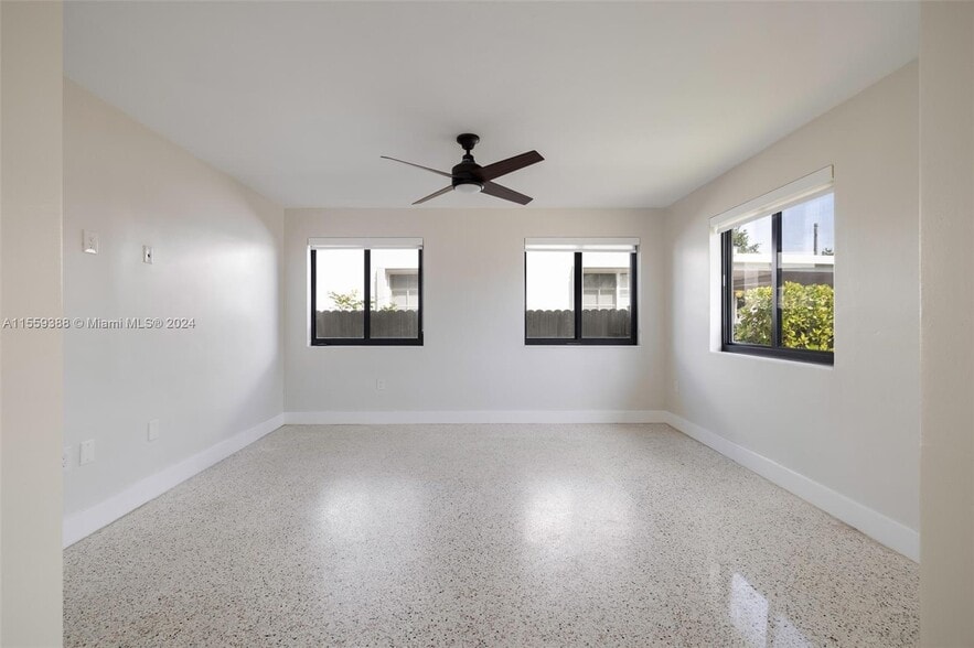 Building Photo - 2539 SW 20th St