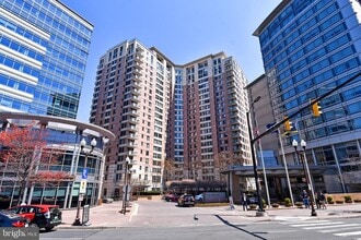 Building Photo - 851 N Glebe Rd