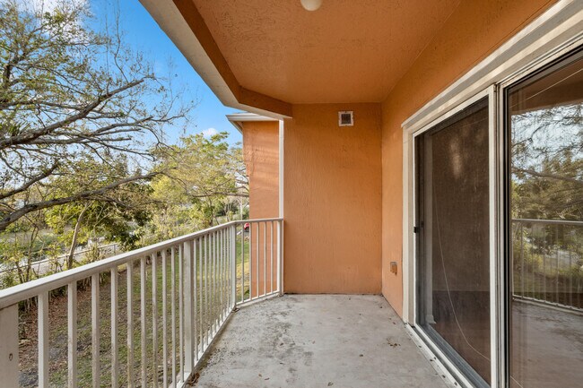 Building Photo - 6960 SW 39th St