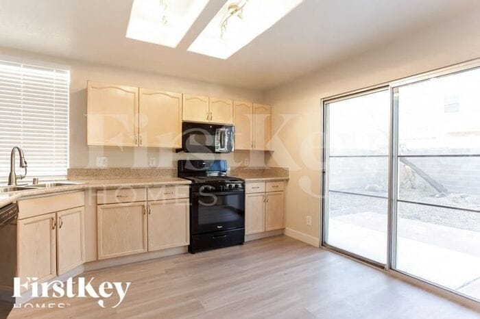 Building Photo - 1865 Casa Verde Dr