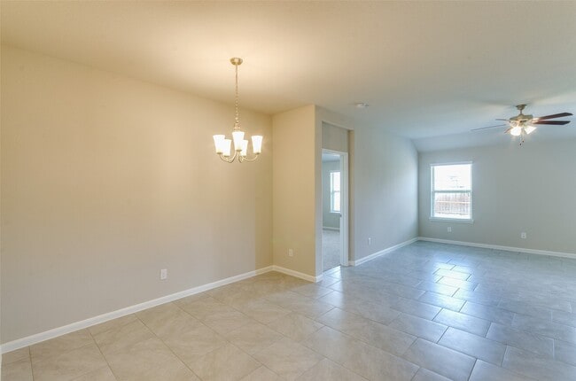 Building Photo - 2213 Del Mar Dr