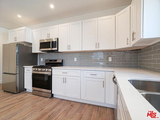 Building Photo - 2957 Francis Ave