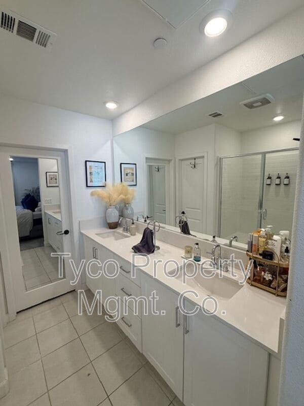 Building Photo - 2052 Vela Ln