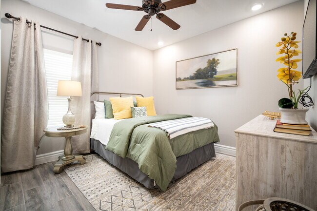 Building Photo - "Spacious 3-Bedroom Duplex with Granite Elegance in El Paso – 1469 Sq Ft of Modern Comfort!"
