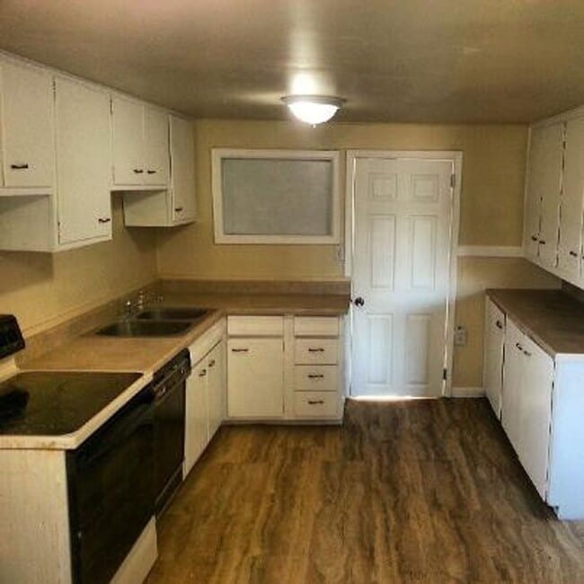 Building Photo - Beautiful Ranch-Style Home Near CU & Boulder Creek Path | Avail. August 1, 2026 (Pre-Lease)