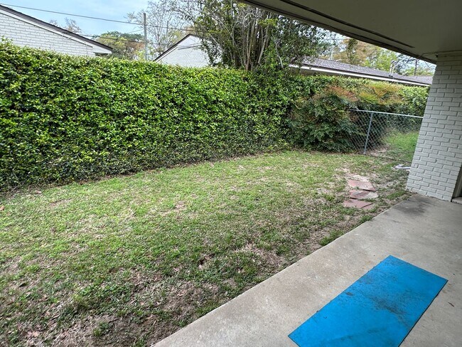 Building Photo - Beautiful 2-Bedroom Home in the Heart of Pensacola!