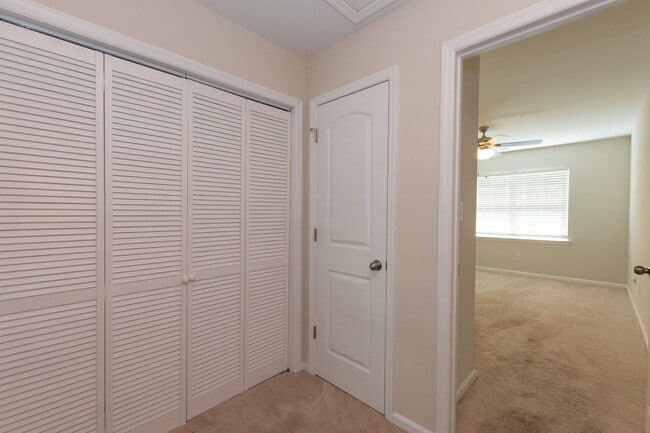 Building Photo - Ready to live close to the beach?