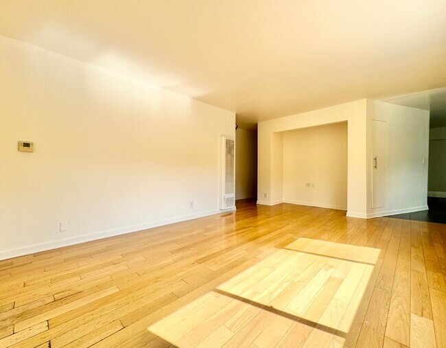 Building Photo - 3625 Regal Pl