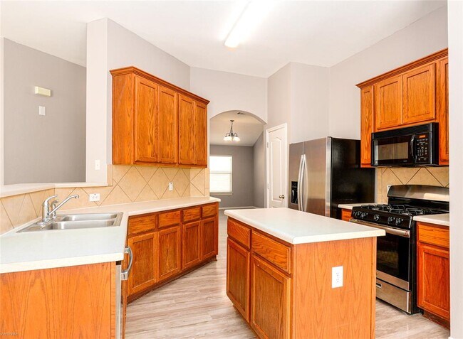 Building Photo - 249 Ashwood N