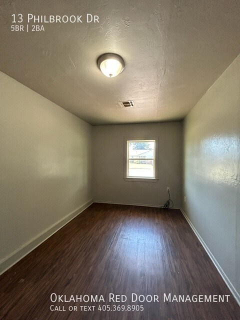 Building Photo - 13 Philbrook Dr
