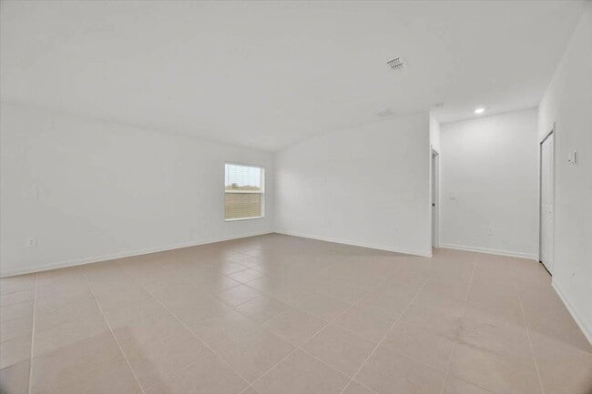 Building Photo - 2398 McKinley Dr