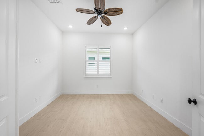 Building Photo - 15763 Longboat Key Dr