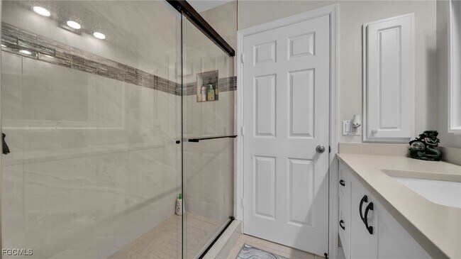 Building Photo - 3730 SE 4th Ave