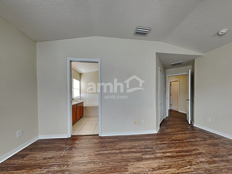 Building Photo - 3403 Berry Blossom Ln