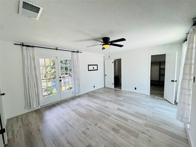 Building Photo - 2323 Augusta Dr