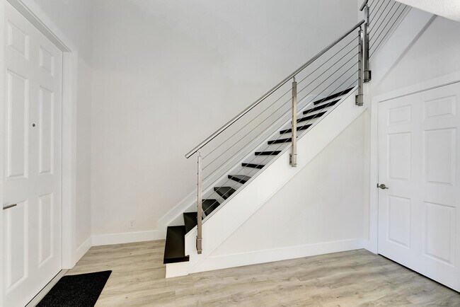 Building Photo - 406 NW 25th Ave