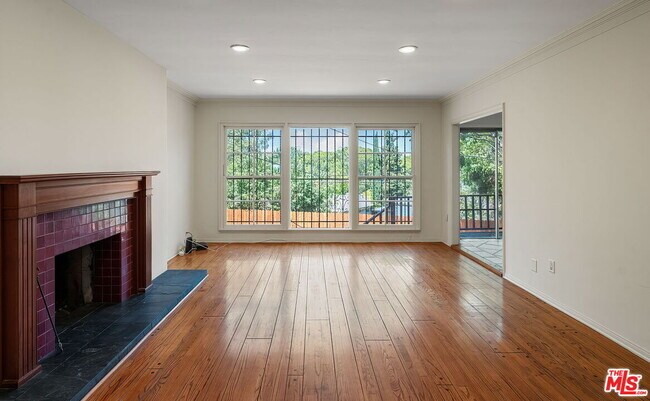 Building Photo - 9149 Hillsboro Dr