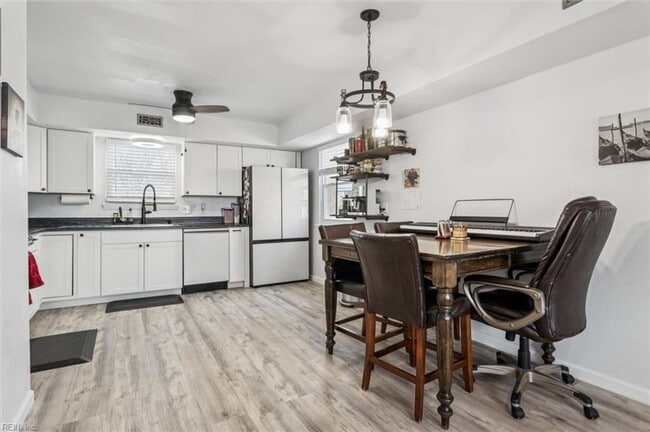 Building Photo - 334 N 1st St