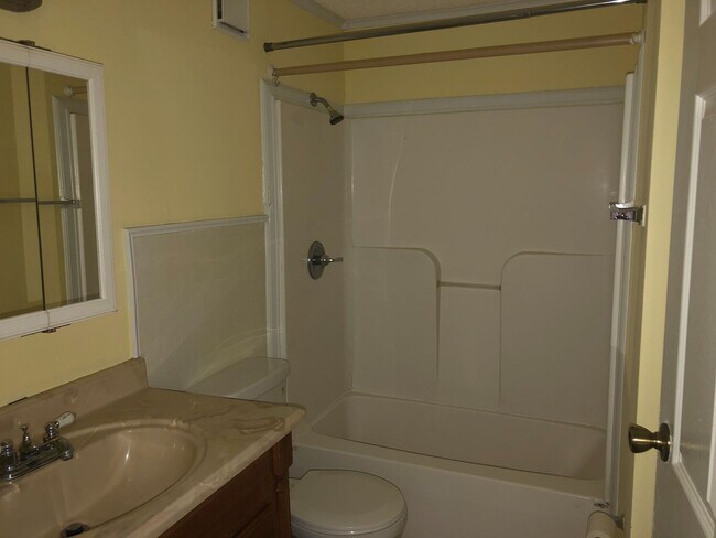 Building Photo - 217 Acorn Dr