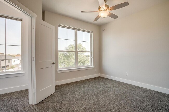 Building Photo - 2323 Benbrook Blvd