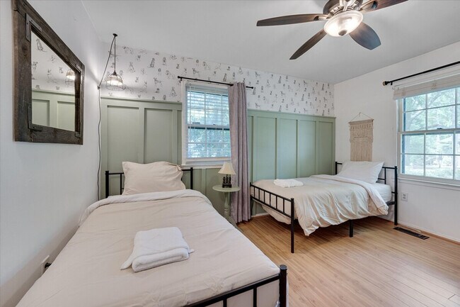 Building Photo - 409 Northclift Dr