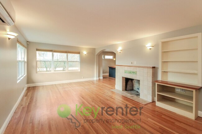 Building Photo - Stylish 4 Bedroom Steps from Shops, Cafes, and Parks **Rent Special**