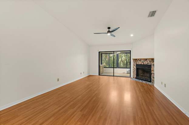 Building Photo - 604 Parkside Pl